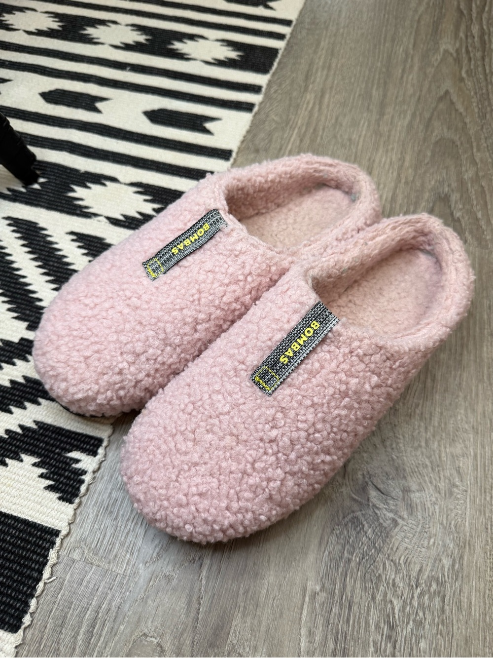 Bombas size 8 Sunday Slippers Fleece Cozy Comfy Slip-On